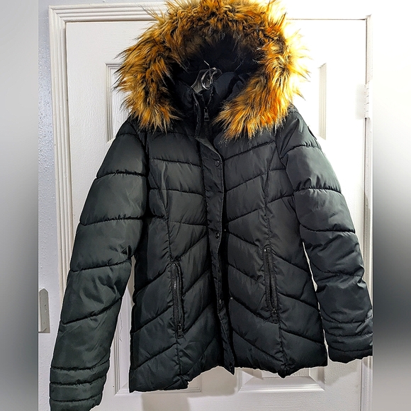 Madden Girl Beautiful Luxury Hoodie Puffer Jacket Excellent Condition !! - Picture 4 of 17